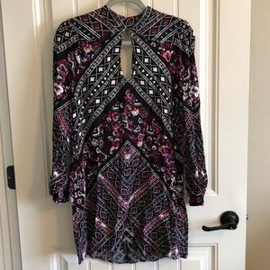 Express keyhole shift dress size Medium